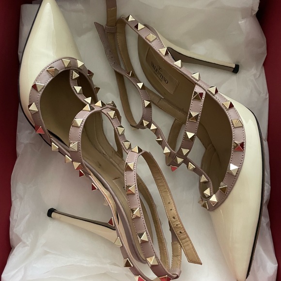 Valentino t strap caged Rockstud heels in ivory/blush - Picture 8 of 9